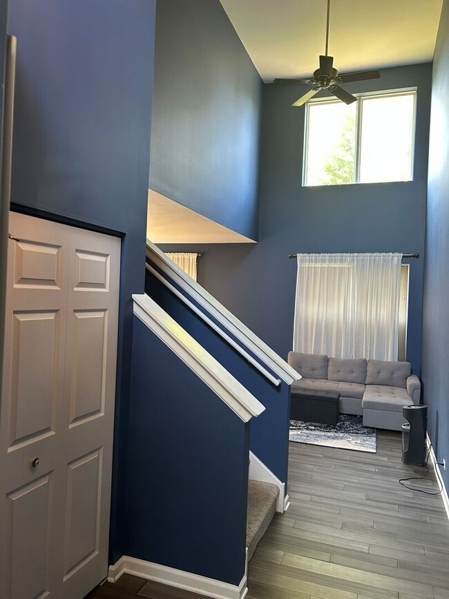 Building Photo - 2249 Sunrise Cir