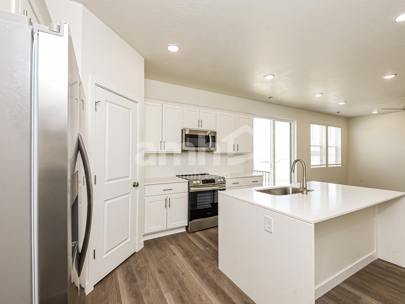 Building Photo - 1312 W Mahogany St