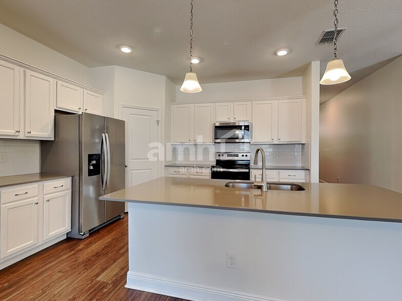 Building Photo - 805 Heavenly Dr