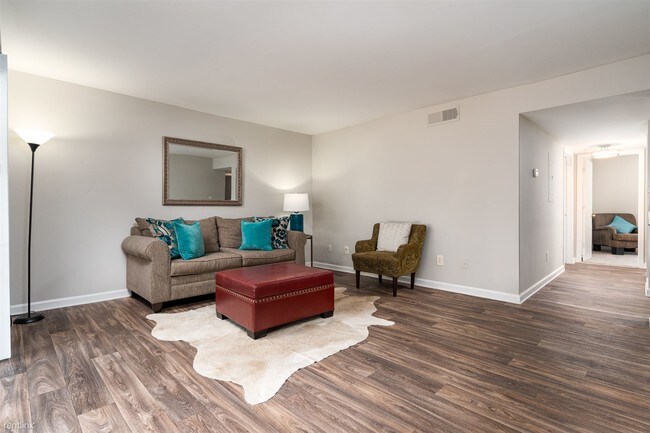 Building Photo - 2626 Embarcadero Dr