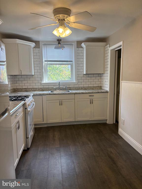 Building Photo - 611 Broadway