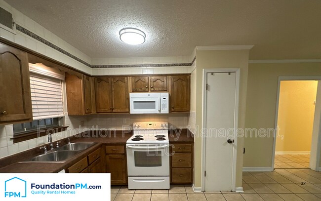 Building Photo - 2621 Derbyshire Ave