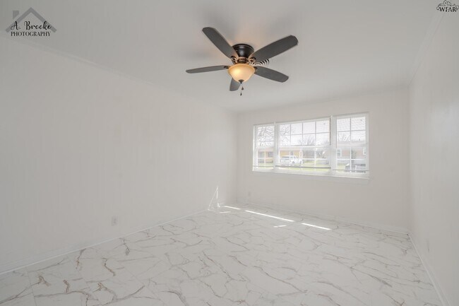 Building Photo - 1624 Sunnyside Ln