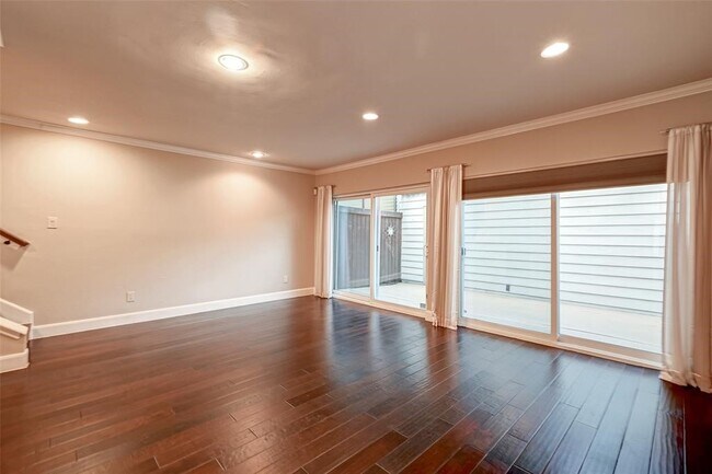 Building Photo - 1926 Augusta Dr