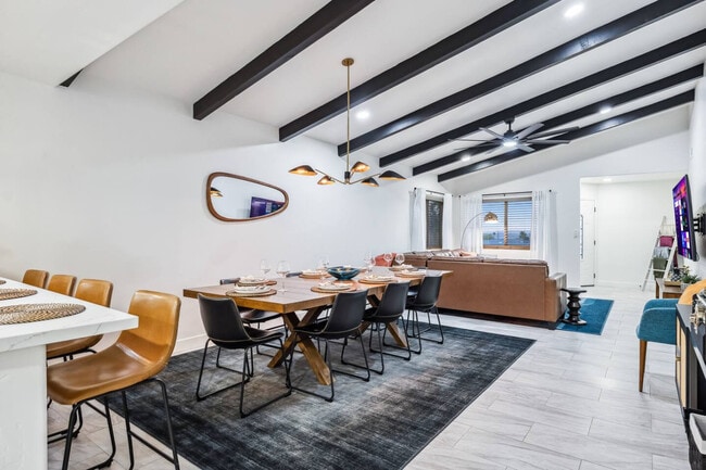 Building Photo - 131 Mescal Loop