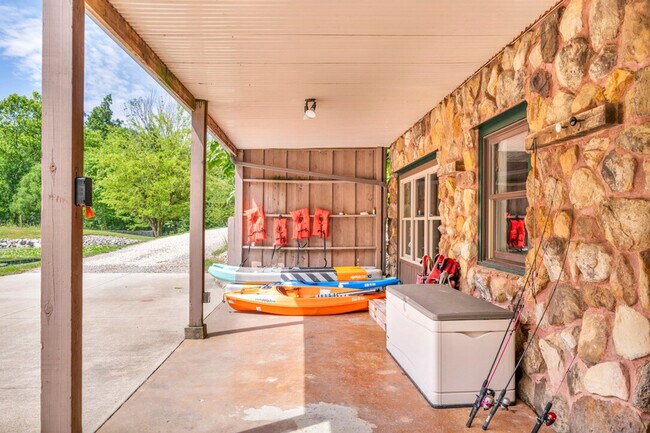 Building Photo - 23120 Bates Rd