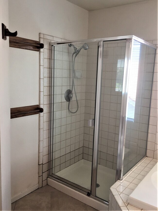 Building Photo - Beautiful Northwest Bakersfield Home with Solar - Ready for Immediate Move In!