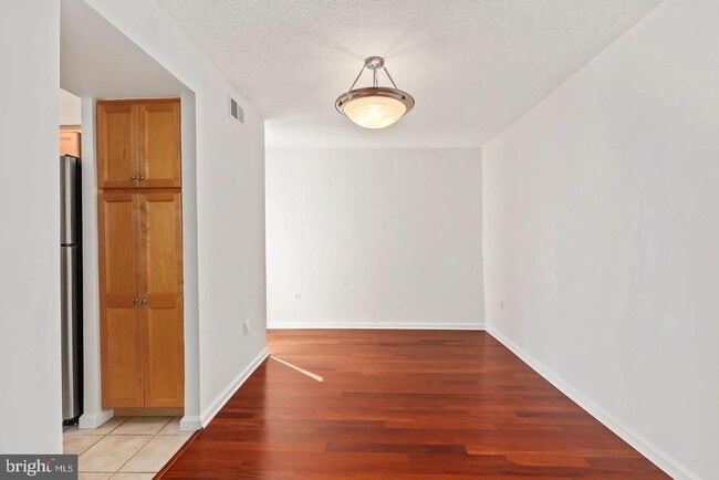 Building Photo - 4500 S Four Mile Run Dr