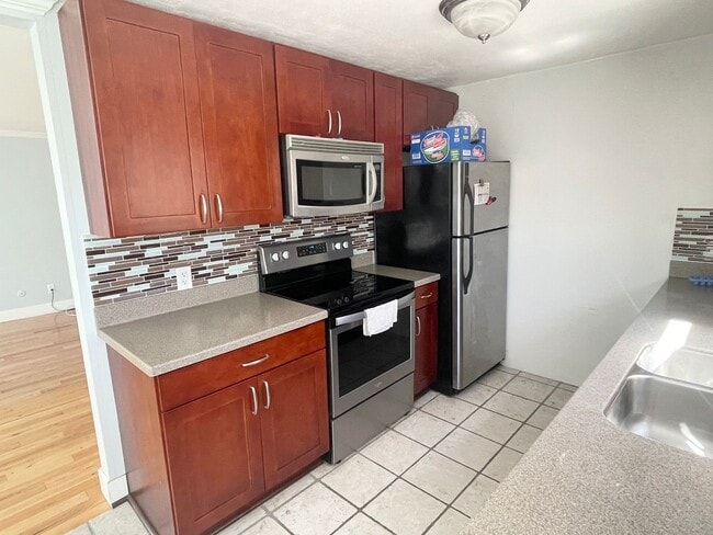 Building Photo - Wallingford 2-Bed Condo with Garage!