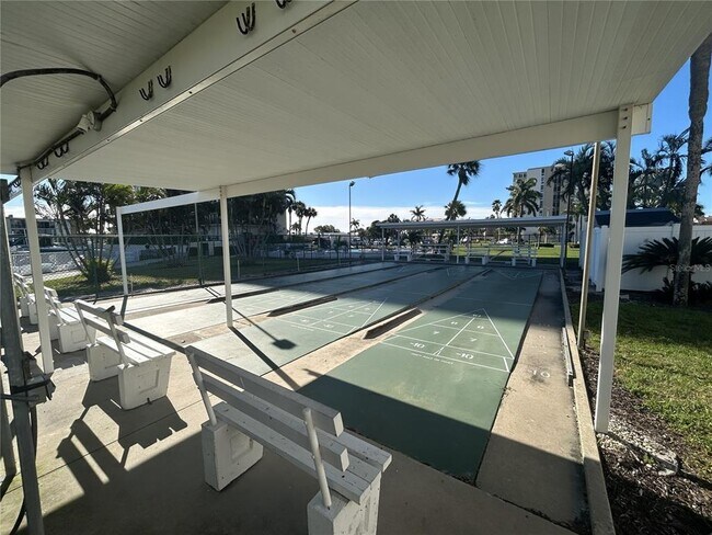 Building Photo - 7625 Sun Island Dr S