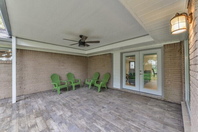 Building Photo - 5470 Darnell St