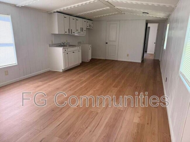 Building Photo - 304 Coleman Rd