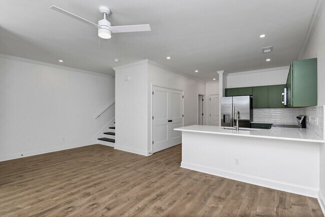 Building Photo - 609 S Edisto Ave