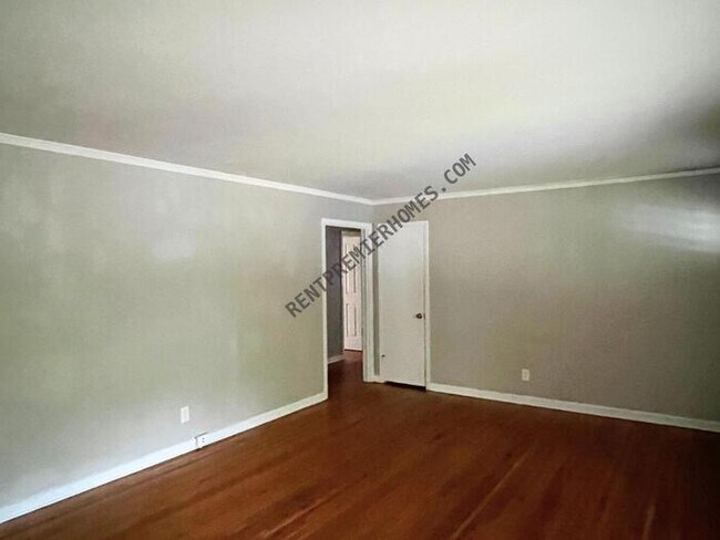 Building Photo - 4700 N Locust St