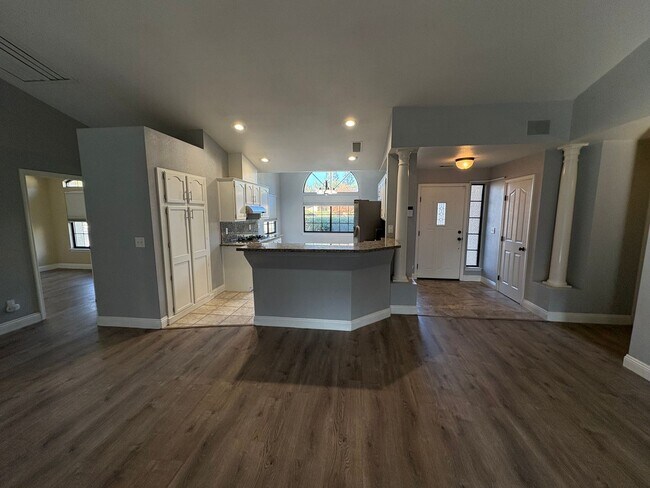 Building Photo - SE Visalia home coming soon!