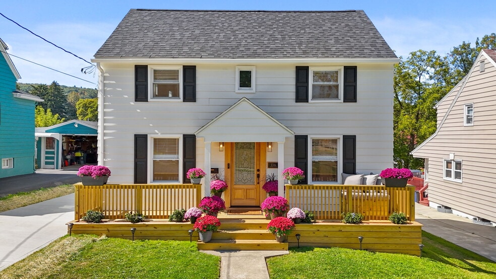 Building Photo - 116 Mary St