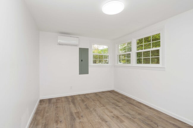 Building Photo - 60 Ellison Rd