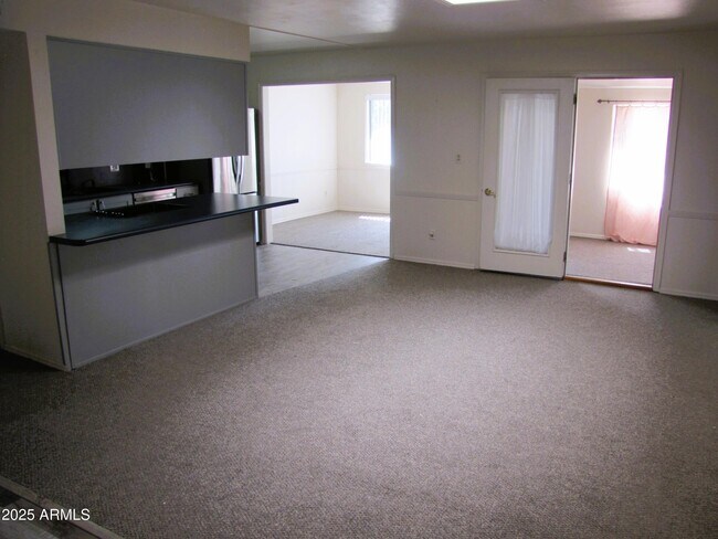 Building Photo - 1516 Hummingbird Ln