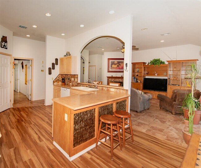 Building Photo - 10106 Schmidt Ln