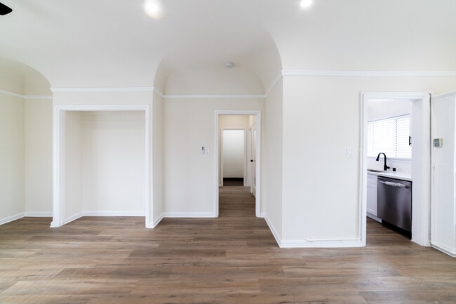 Building Photo - 211 N Berendo St