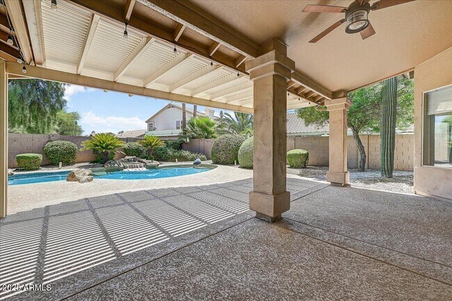 Building Photo - 13383 W Alvarado Dr