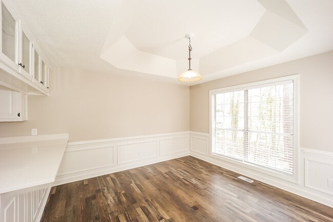 Building Photo - 4165 Golfview Dr