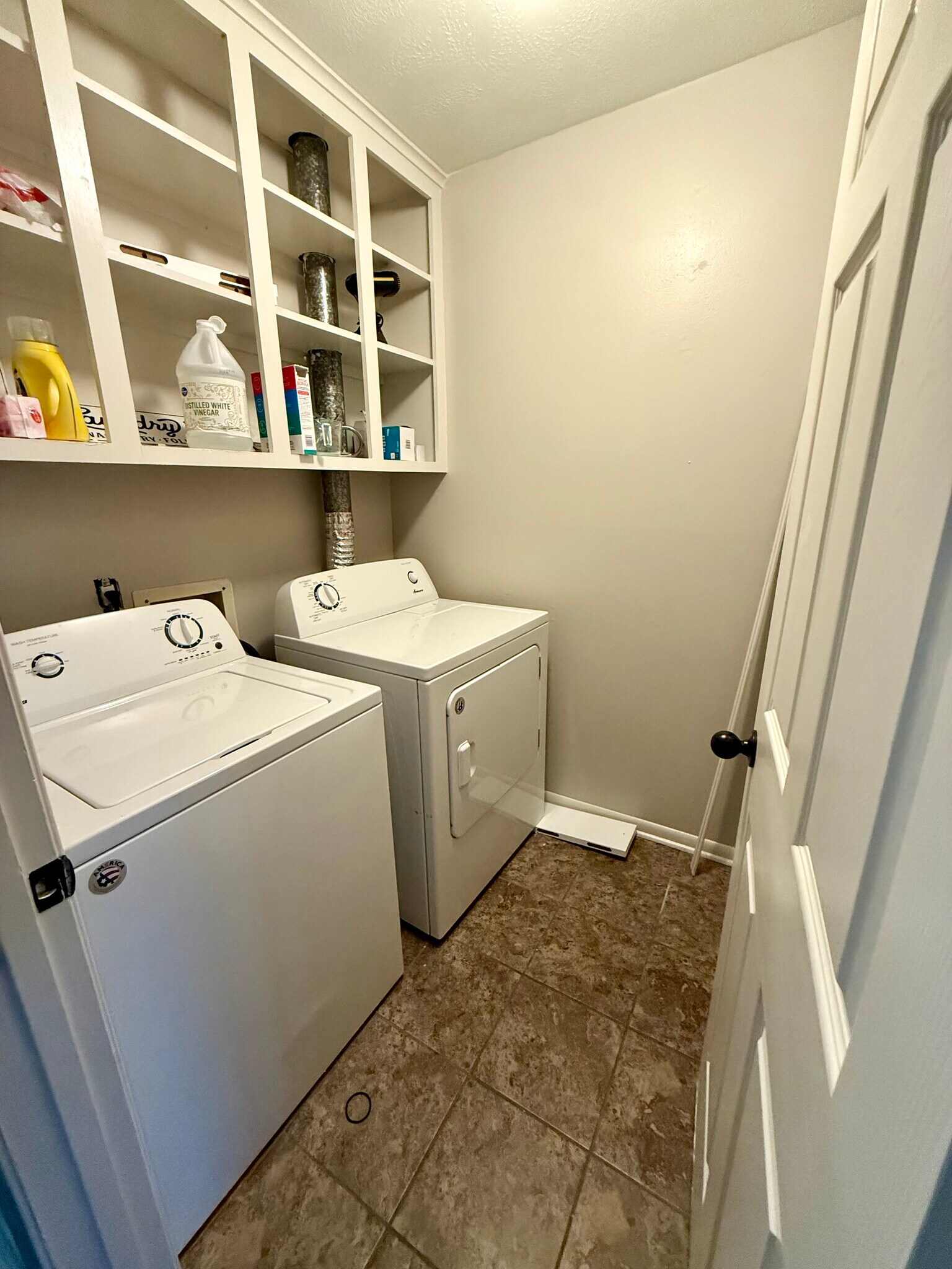 Building Photo - 4011 Woodbriar Dr