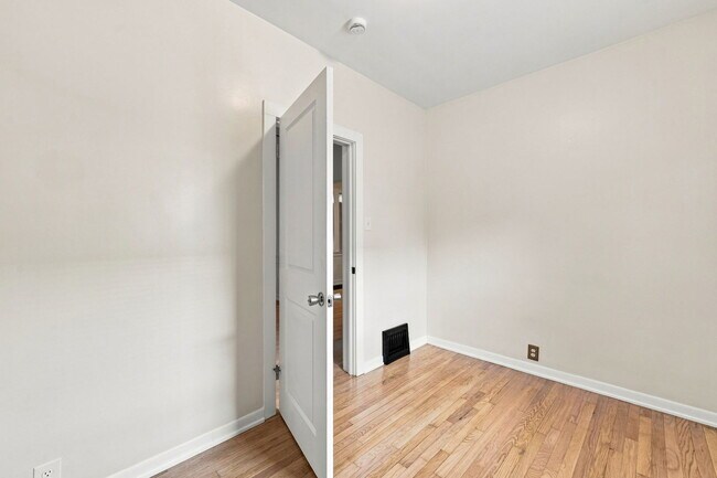 Building Photo - 310 E 138th St