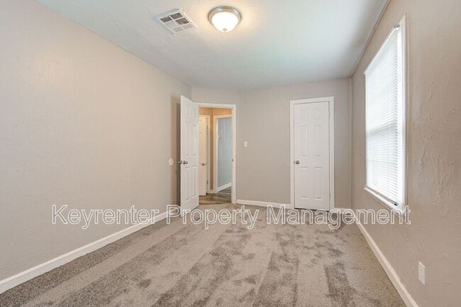 Building Photo - 220 W Jacobs Dr