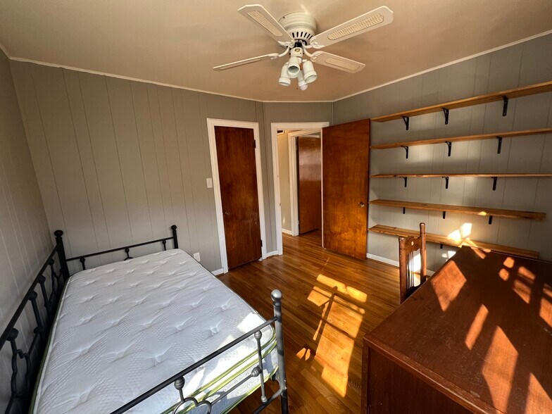 Building Photo - 140 Cree Dr