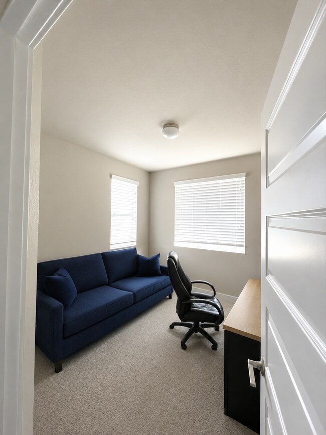 Building Photo - Spacious 3 Bed / 2.5 Bath Home with Dual Balconies
