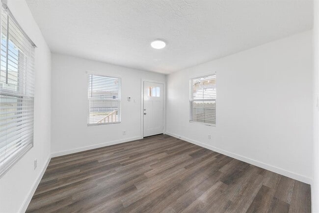 Building Photo - 706 38th St