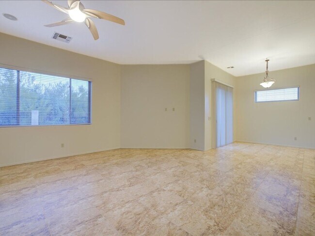 Building Photo - 3 Bedroom 2 Bathroom + Den   Gated Communi...