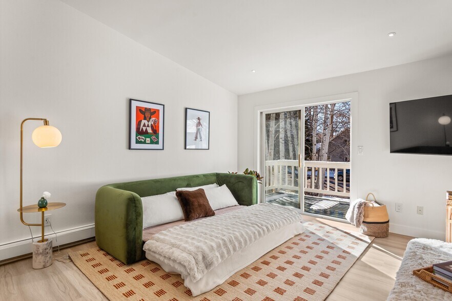 Building Photo - 180 Deer Run