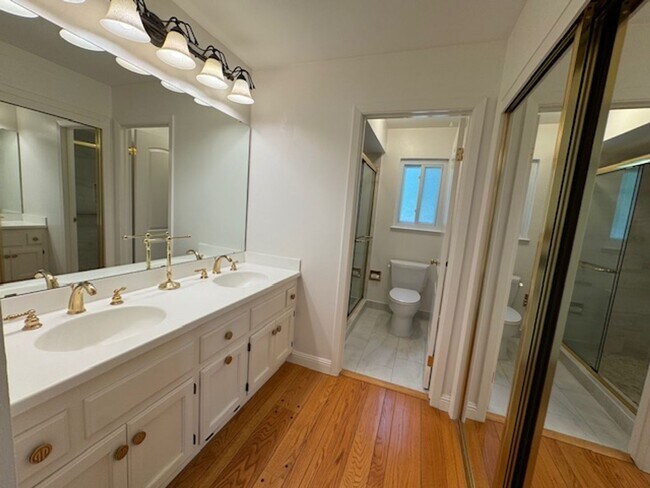 Building Photo - Single level home with pool in Whitegate c...