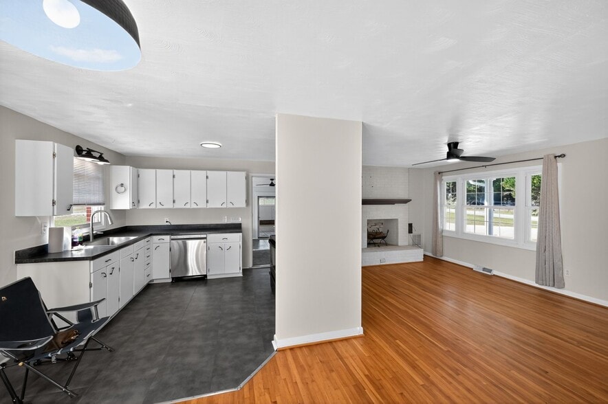 Building Photo - 1580 N Honeycutt St