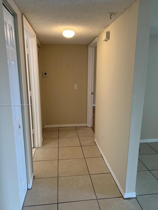 Building Photo - 165 NW 96th Terrace