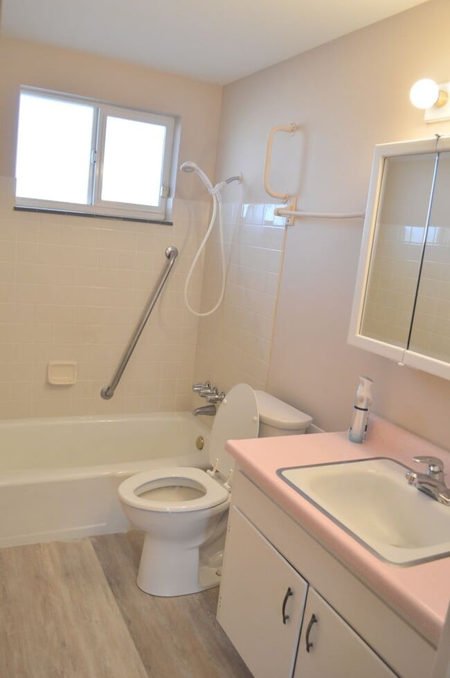 Building Photo - Beautiful Home in Excellent Murray Location!