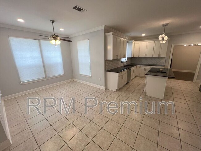 Building Photo - 7850 Greenwell St