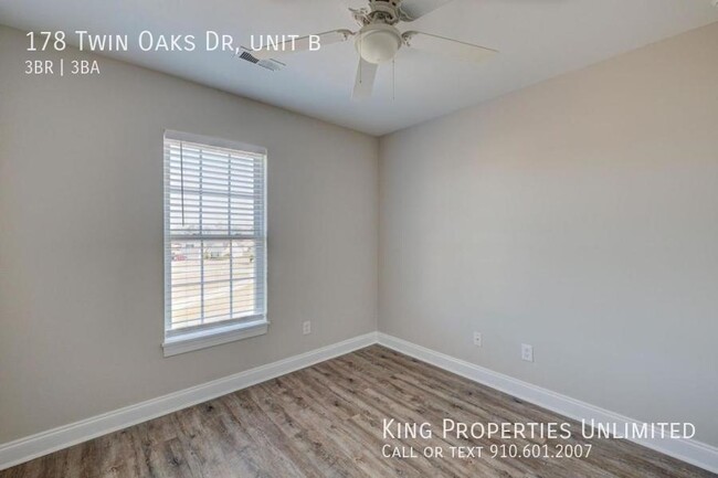 Building Photo - 178 Twin Oaks Dr