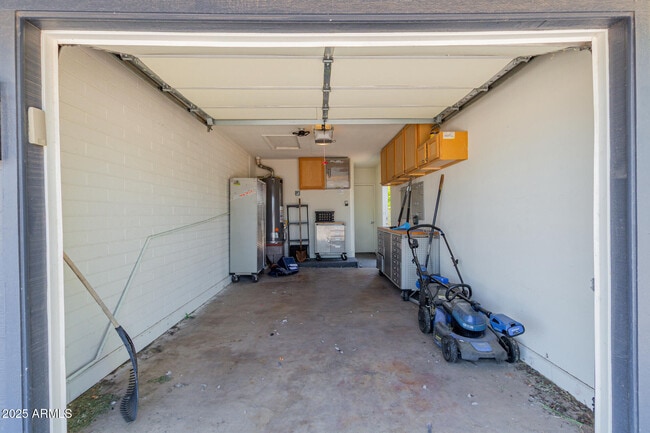 Building Photo - 1261 W La Jolla Dr