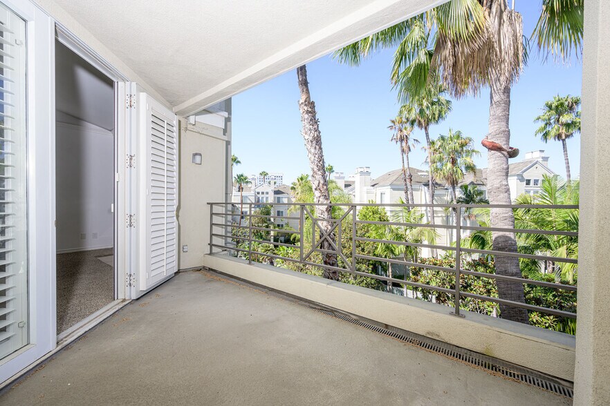 Building Photo - 2243 Martin