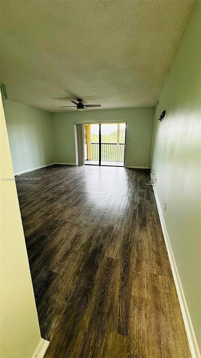 Building Photo - 2091 Coral Ridge Dr