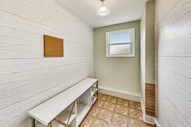 Building Photo - 129 E 55th St