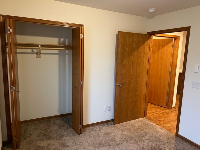 Building Photo - 1215 Salem Dr