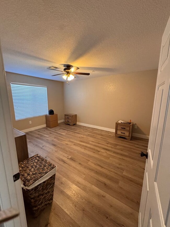 Building Photo - 9248 E 30th Pl