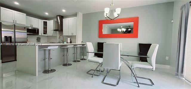 Building Photo - 355 NE 37th Terrace