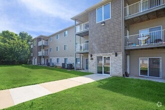 Building Photo - Quail Run Apts. (750 N. 18th Ave.)