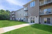 Building Photo - Quail Run Apts. (750 N. 18th Ave.)