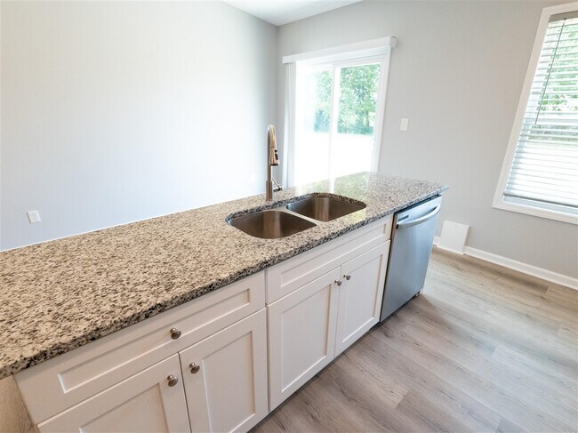 Building Photo - 675 Denver Cir